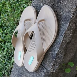 OKA b. Tan Flip Flop / Thongs